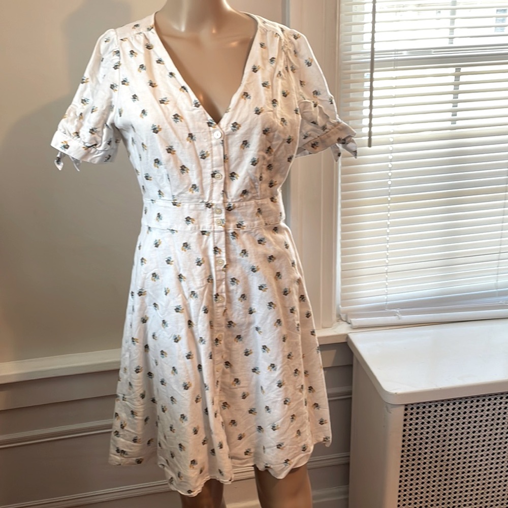 GAP size 4 white floral dress perfect for summer